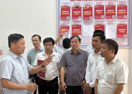 Đồng chí Hoàng Phú Hiền, Phó Chủ tịch UBND tỉnh kiểm tra vận hành mô hình chính quyền địa phương 2 cấp tại các xã